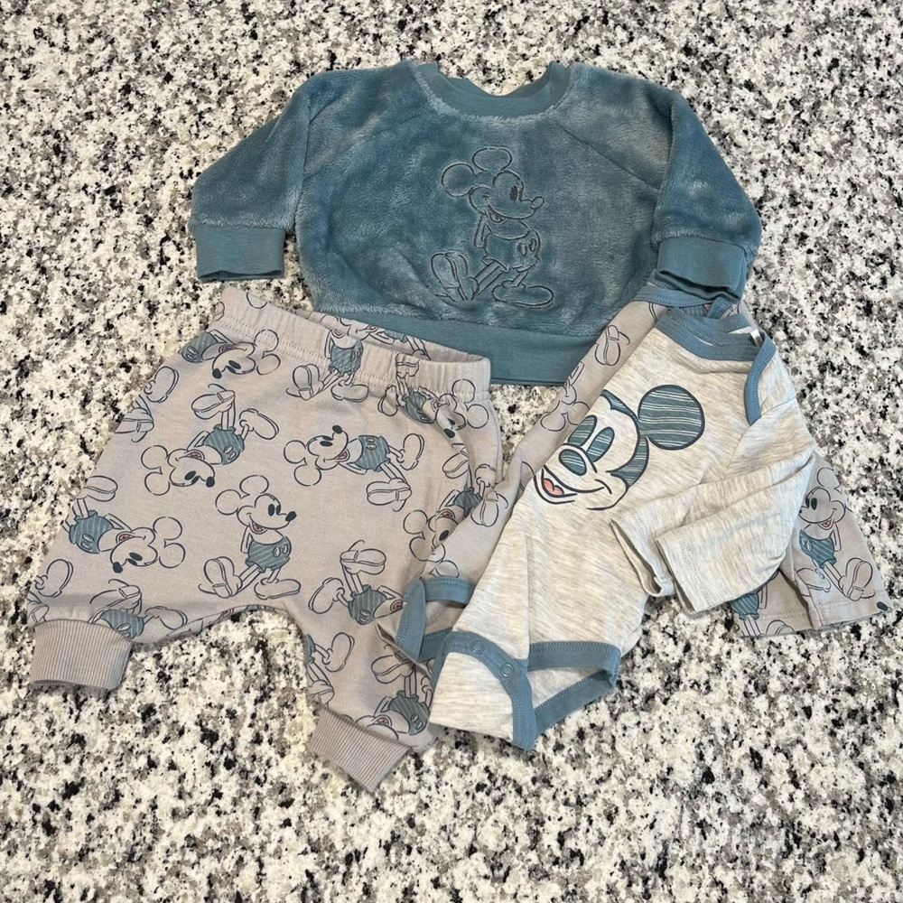 Disney Baby Blue Mickey Sweatshirt and Pants Outfit Set 4pc Set, Boys 3-6 Months
